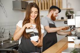 قانونگذار یک روز را به عنوان یک باریستا، باریستا کار می کند